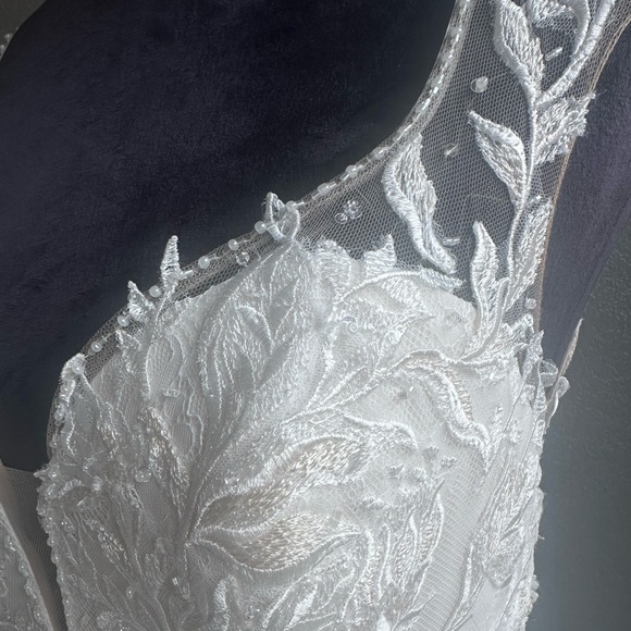 Pronovias Erebus Wedding Dress - Picture 8 of 8